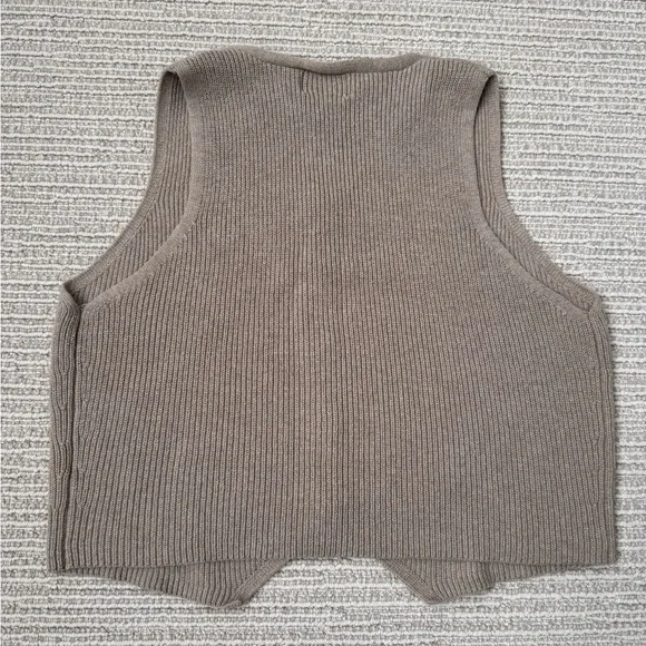 Universal Thread Taupe Ribbed Button-Front Knit Vest - Picture 3 of 3